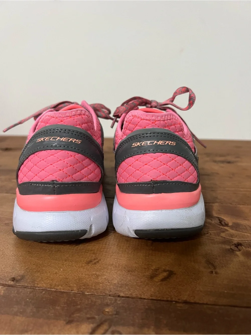 Sketchers Memory Foam Relaxed Fit Sneakers Womens 7.5 Pink Gray